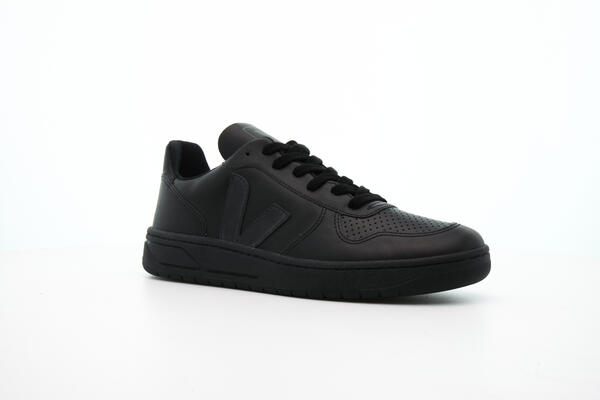 veja-v-10-black-black-sole-